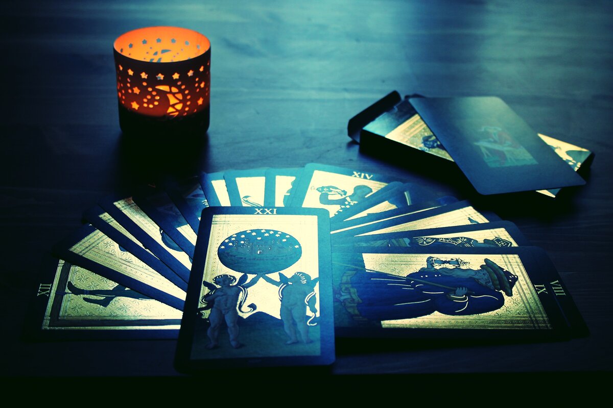 авторское фото - золотое Таро Висконти, издательства Lo Scarabeo