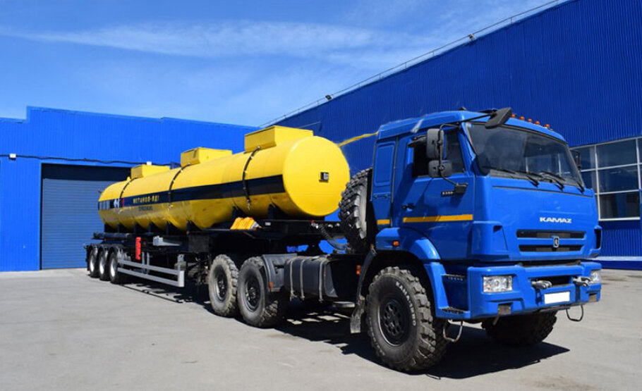 Трехсекционный полуприцеп цистерна ППЦ 30 м3. ФОТО: "УЗСТ"