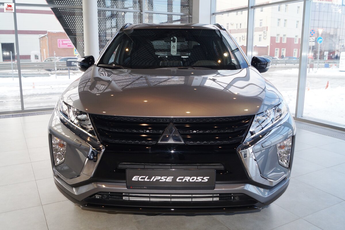 Вид спереди Mitsubishi Eclipse Cross