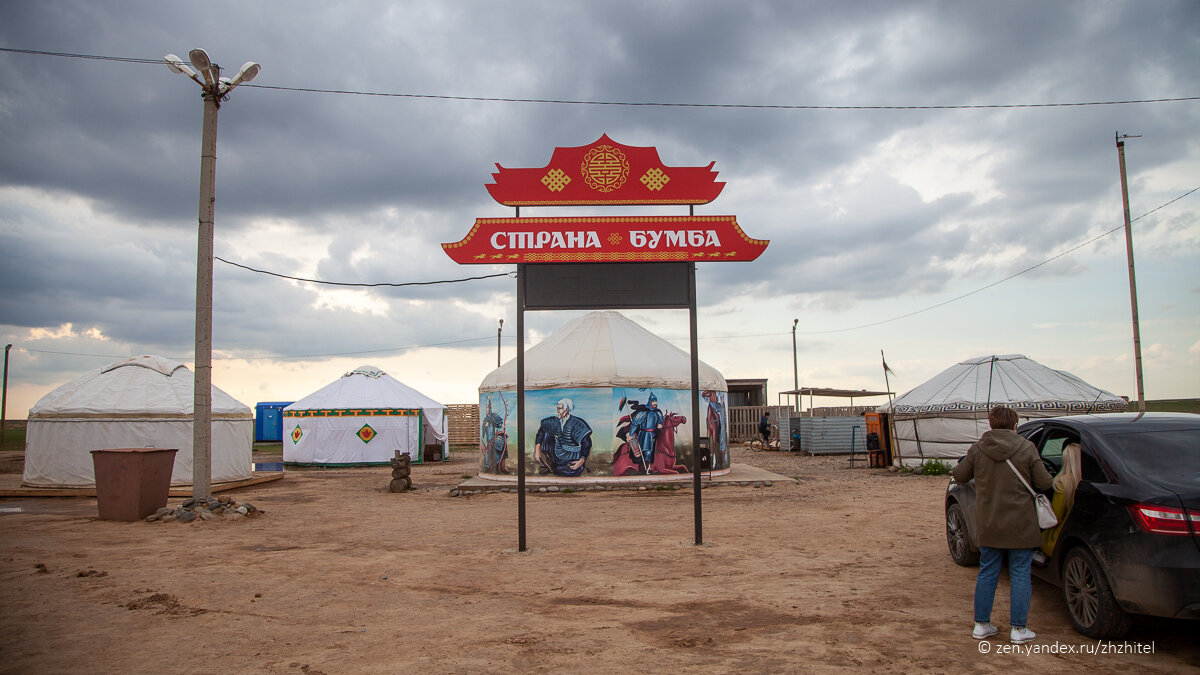 Мы наблюдали за приготовлением кюра в туристическом комплексе «Страна Бумба».
Аккакунт в инстаграме @stranabumba_tourism