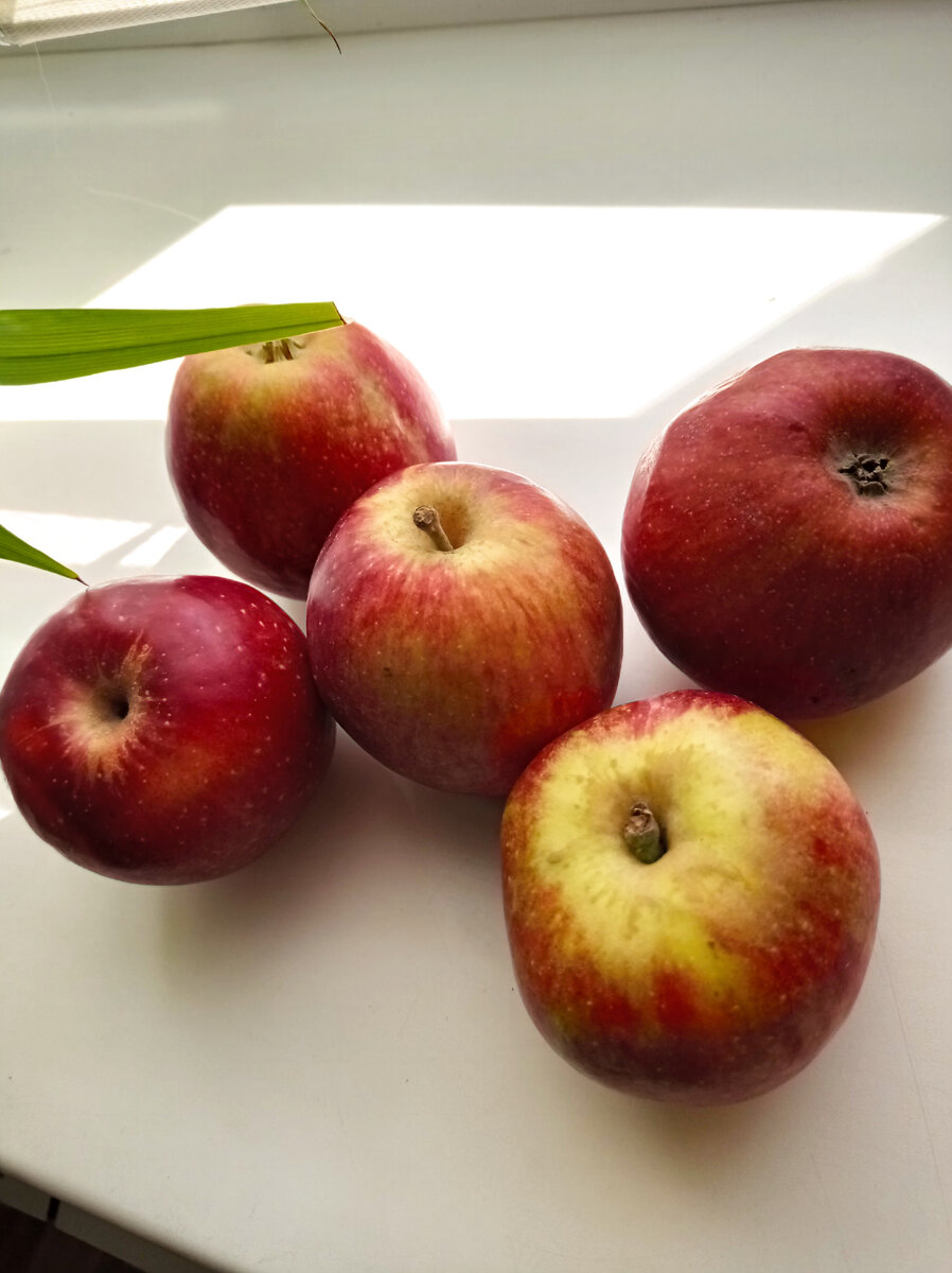 В красивых   и аппетитных фруктах могут содержаться пестициды. 