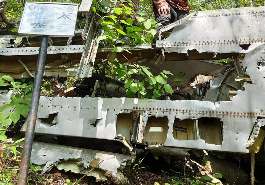 Корпус разбившегося самолета