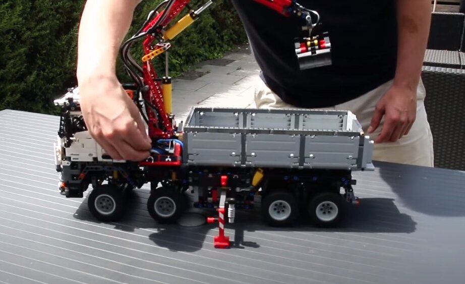 LEGO Грузовик