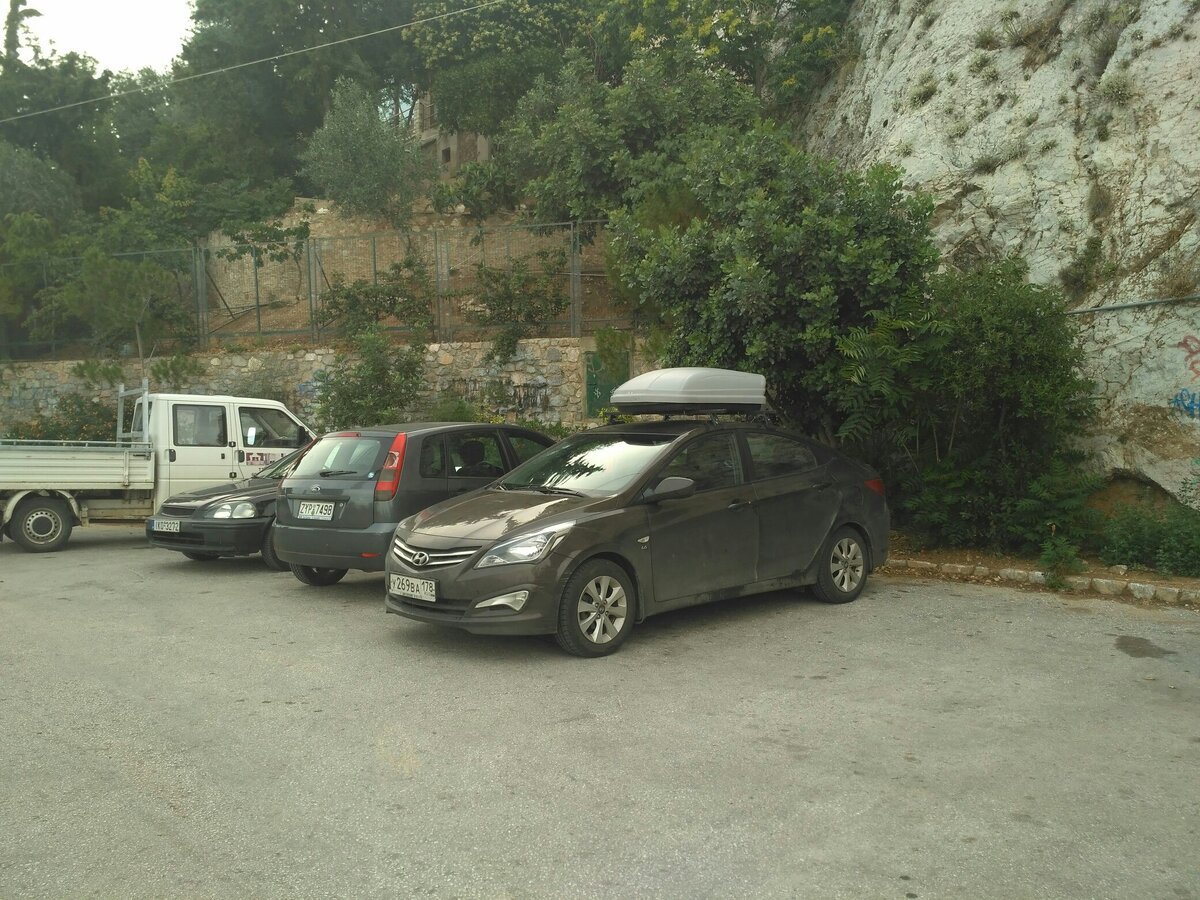 Парковка у вершины горы