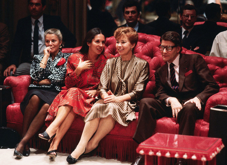 Раиса Горбачева и Ив Сен-Лоран на показе Yves Saint Laurent, 1985 GETTY IMAGES