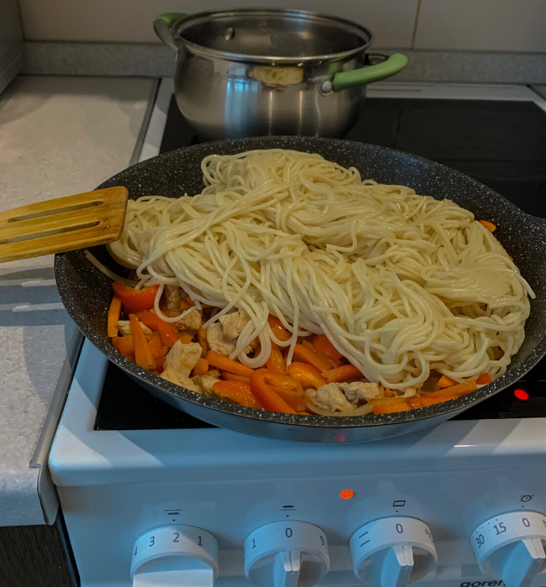 Вок с индейкой и овощами 🥕 | Лена Джи 💭 | Дзен