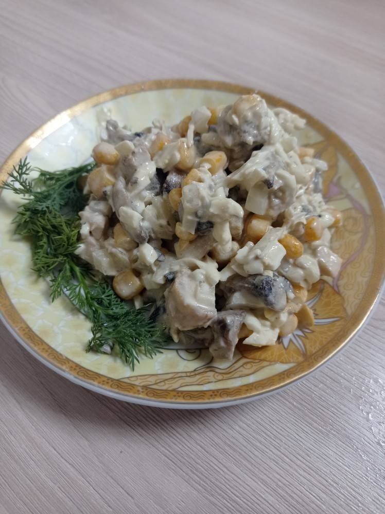 Салат с курицей, грибами и сыром — пошаговый рецепт с фото