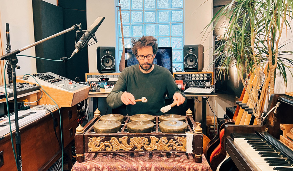 Источник фото: https://thevinylfactory.com/news/akusmi-debut-album-vinyl-tonal-union/