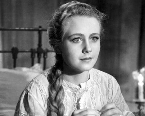 Мама Сергея  Ия Сергеевна Саввина была популярной советской актрисой.