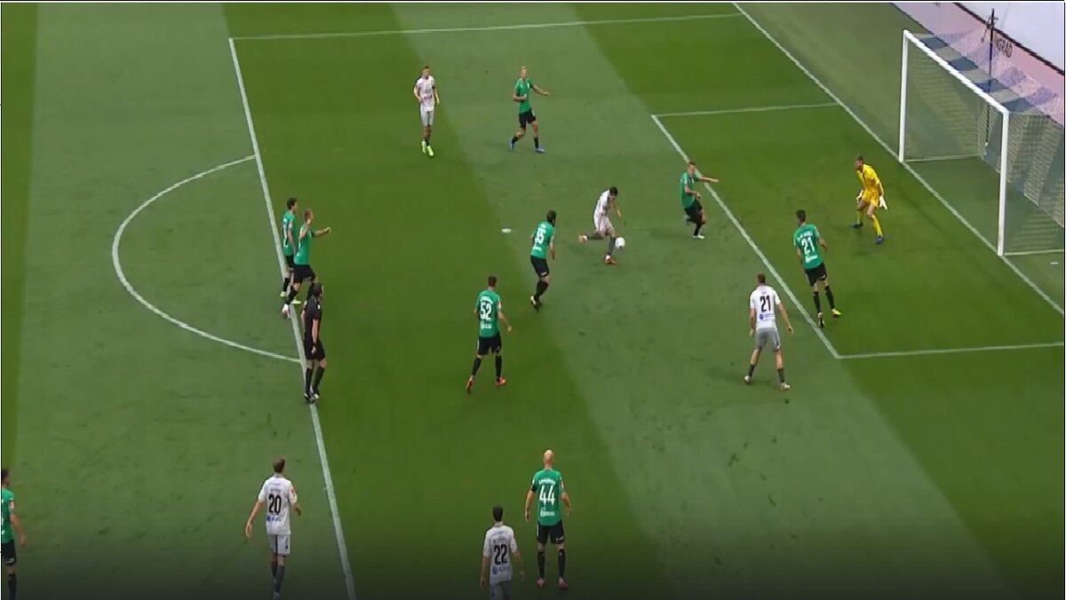 Ермаков забивает гол