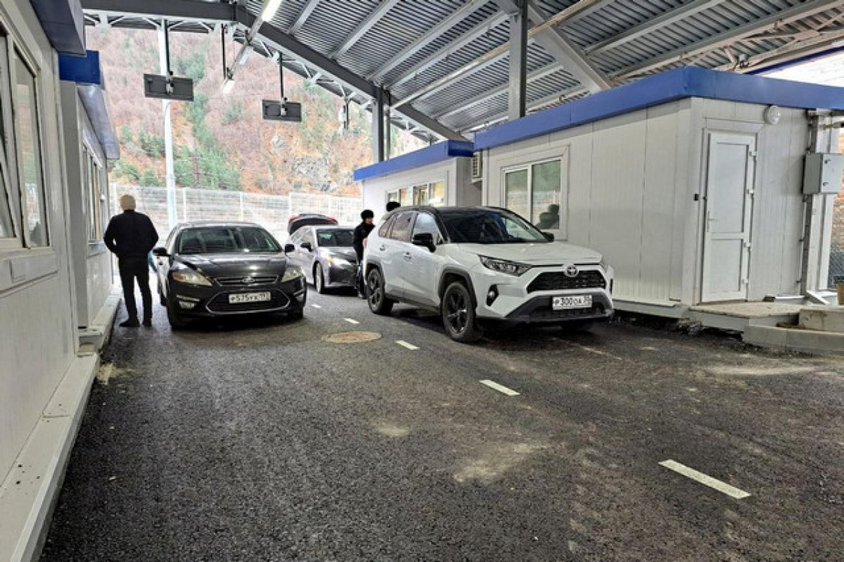    Новые полосы движения для въезда в Россию открыли на Верхнем Ларсе