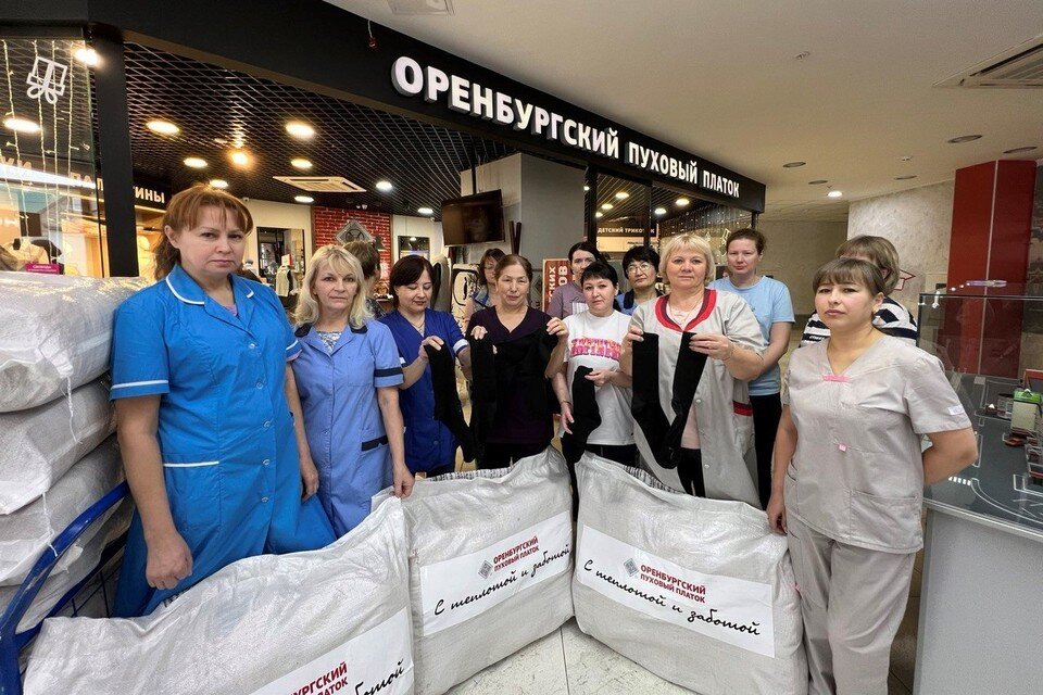     Ко Дню защитника Отечества Партия передаст носки вместе с продуктовыми наборами и рисунками на передовую.