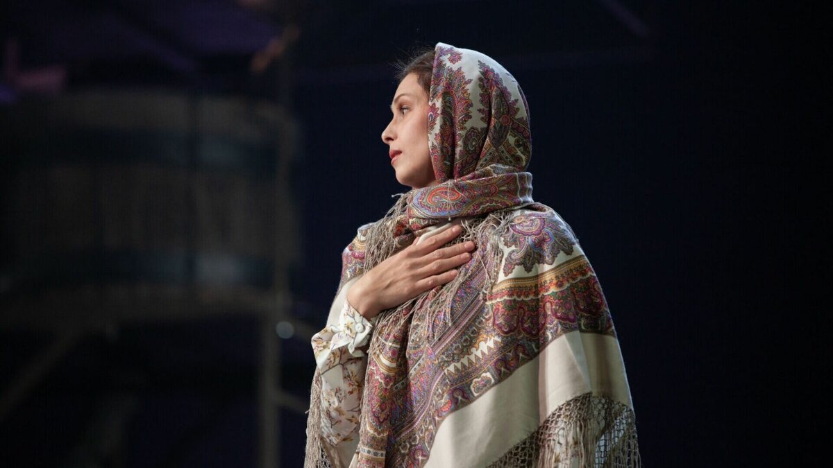     С 2016 года в Хабаровском ТЮЗе работает Курс театрального блогера под руководством театроведа Анны Шавгаровой. Некоторые из его участников делятся своими впечатлениями о последней премьере Хабаровского краевого театра драмы «Гроза» по пьесе А. Н. Островского.