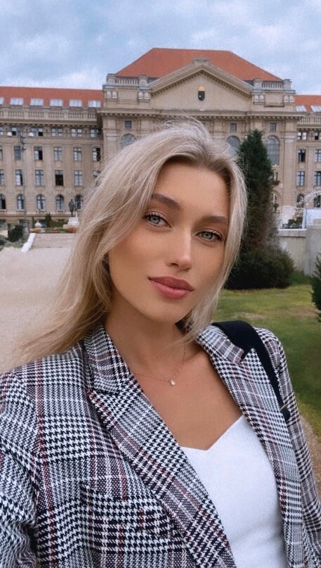 Instagram: @katya_rebrova