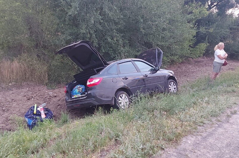    Место ДТП (фото Служба скорой медицинской помощи Волгоградской области)