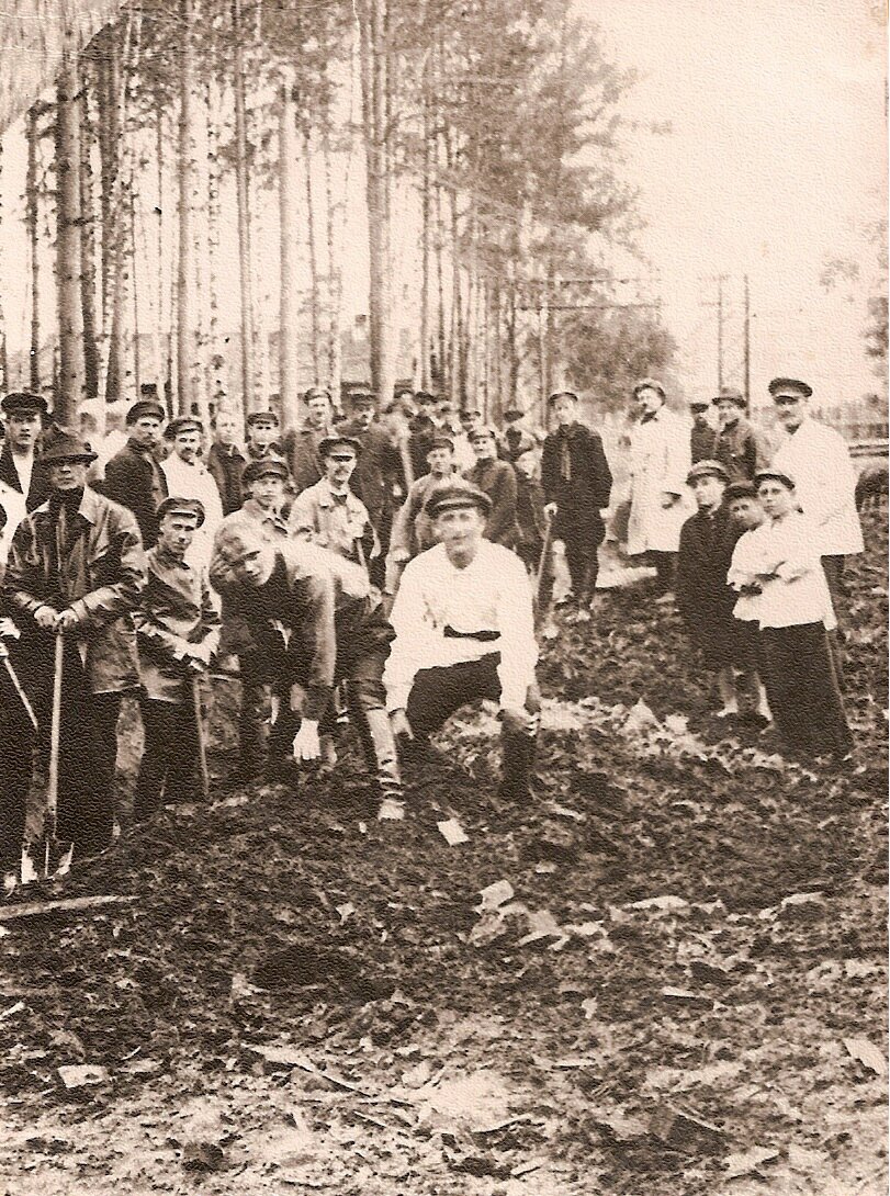 Осушение площадки под строительство домов 1020-е годы. Фото из музея города