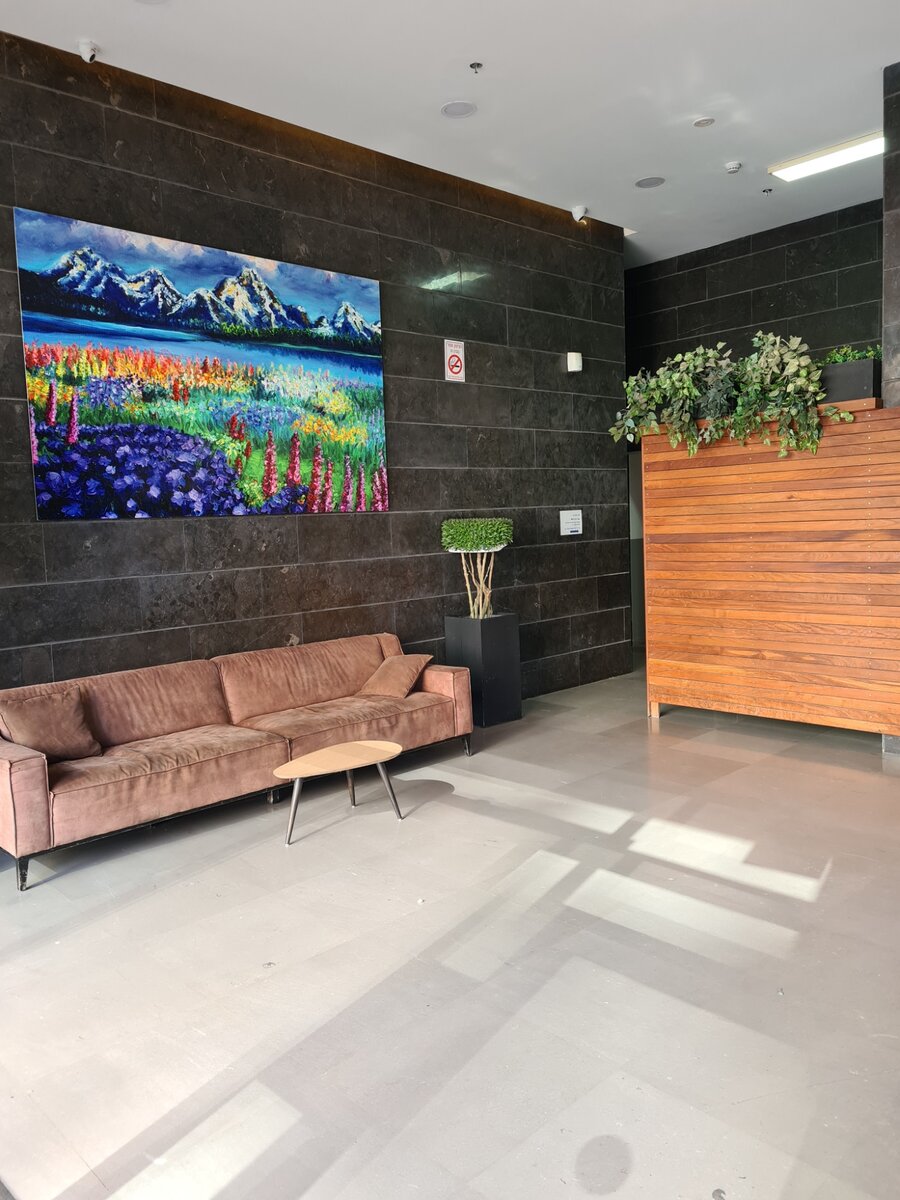 Лобби дома (подъезд? парадная?)