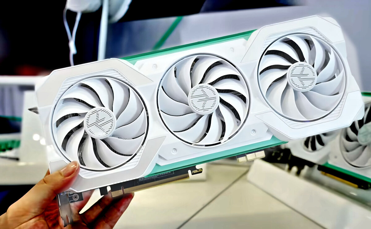    ASUS RTX 4070 BTF