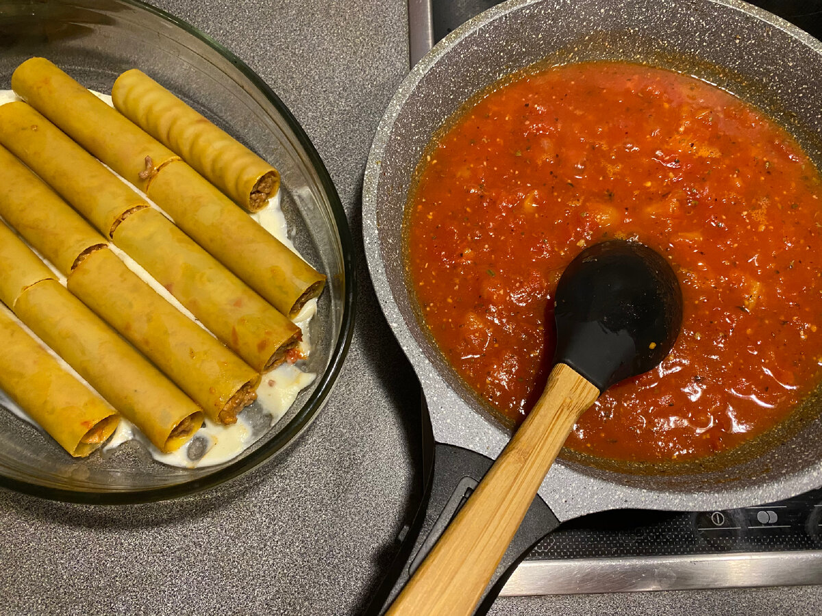 Каннеллони со шпинатом и сыром под соусом бешамель