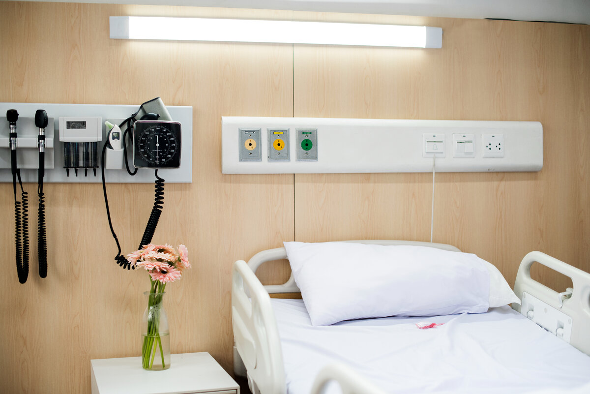 <a href="https://ru.freepik.com/free-photo/hospital-room_18415627.htm#page=2&query=%D0%B1%D0%BE%D0%BB%D1%8C%D0%BD%D0%B8%D1%86%D0%B0&position=4&from_view=search&track=sph">Изображение от rawpixel.com</a> на Freepik