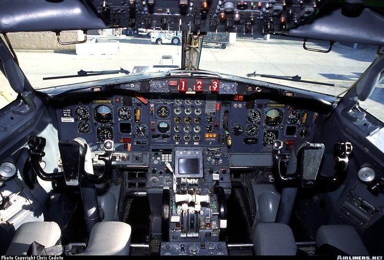 Кабина пилотов самолёта Boeing 727