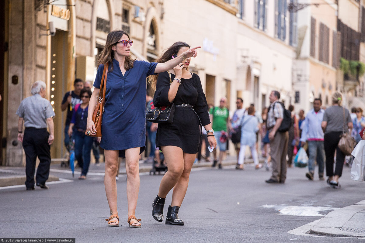 Покажи одетых. Италия люди на улицах. Итальянка на улице. Женщины на улицах Италии. Европейские женщины на улице.