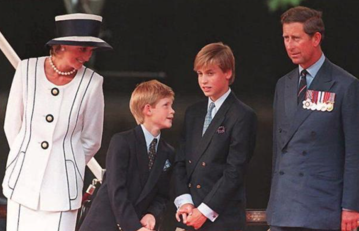 21 июня у принца Уильяма был день рождения, с которым Принц Гарри и Меган Маркл поздравили его очень сухо, написав с их официального аккаунта в twitter: "С днем рождения, Ваше Королевское Высочество-2