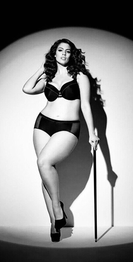 Женщина нормального телосложения