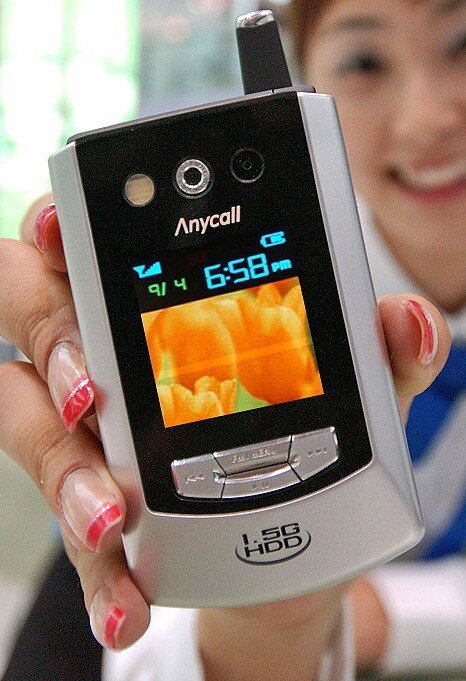 Samsung  SPH-V5400 стал первым опытом внедрения HDD в сотовый телефон