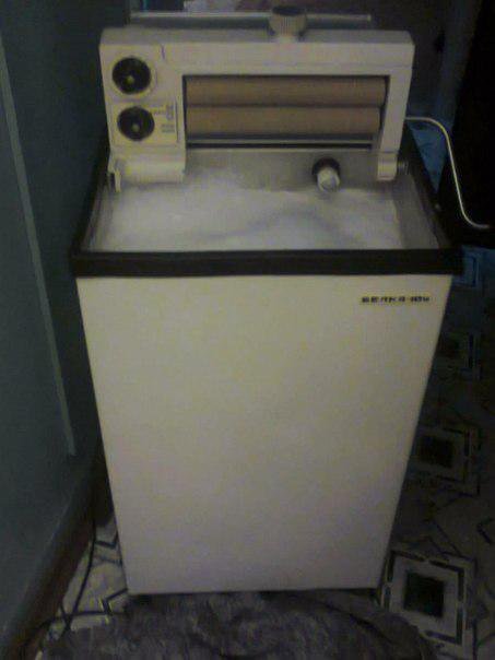 Машинка была примерно такая. Рисунок из Интернета.