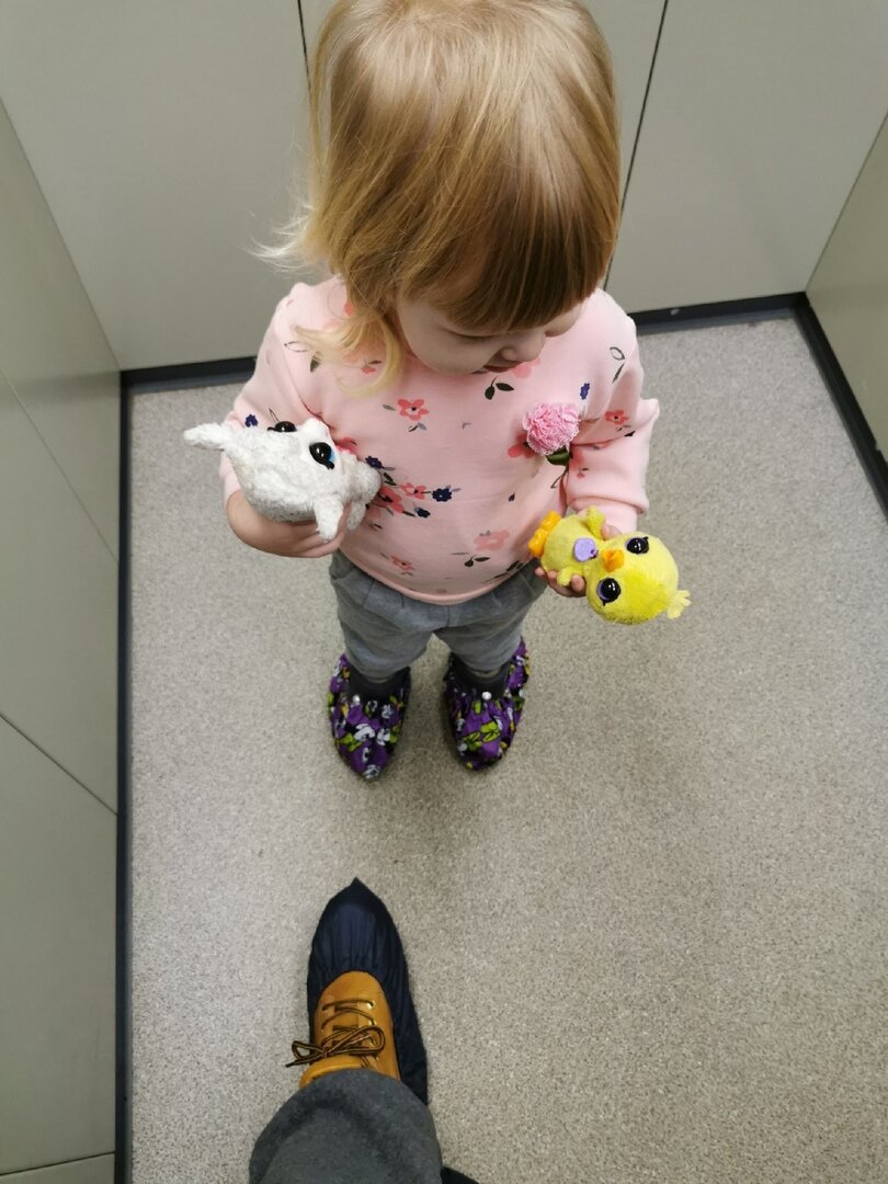 Мы в любимых бахилах не боимся врачей.