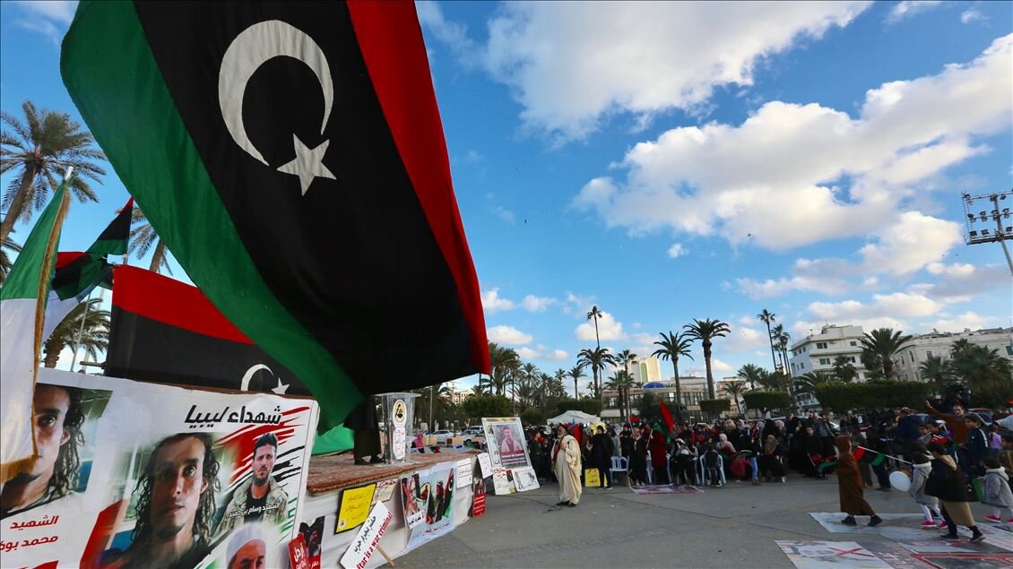 Источник: https://www.aa.com.tr/tr/pg/foto-galeri/libyada-hafter-karsiti-gosteri-/0#!