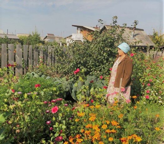 Уход за садом - пример активного образа жизни