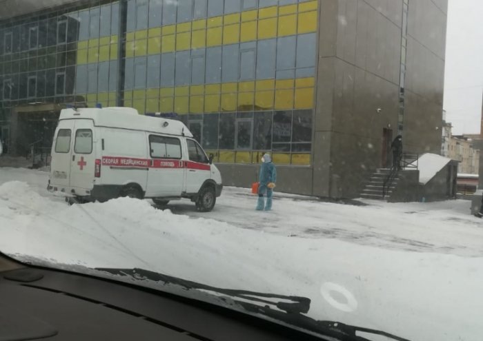 Фото: соцсети, из здания компании увезли в инфекционку шестерых сотрудников