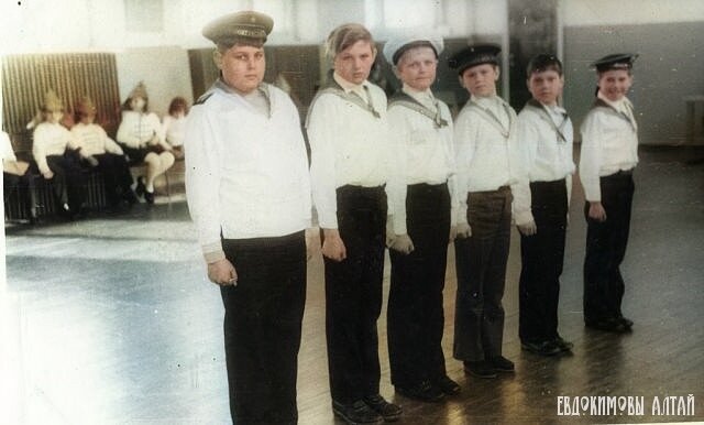 Фотография из личного архива, я третий слева