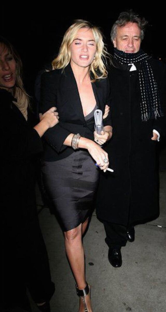 Британскую актрису застукали нетрезвой с сигаретой в руках.