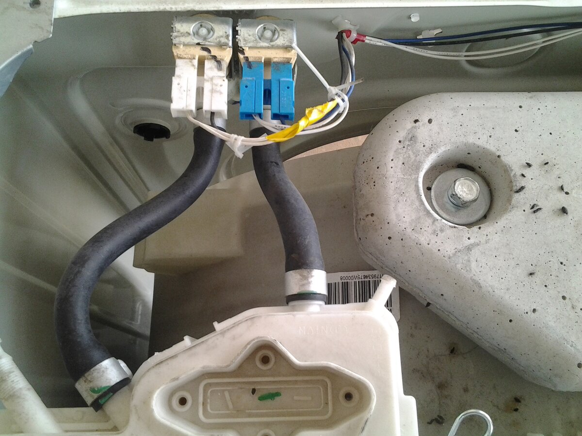 Визуально видно что тут побывали грызуны