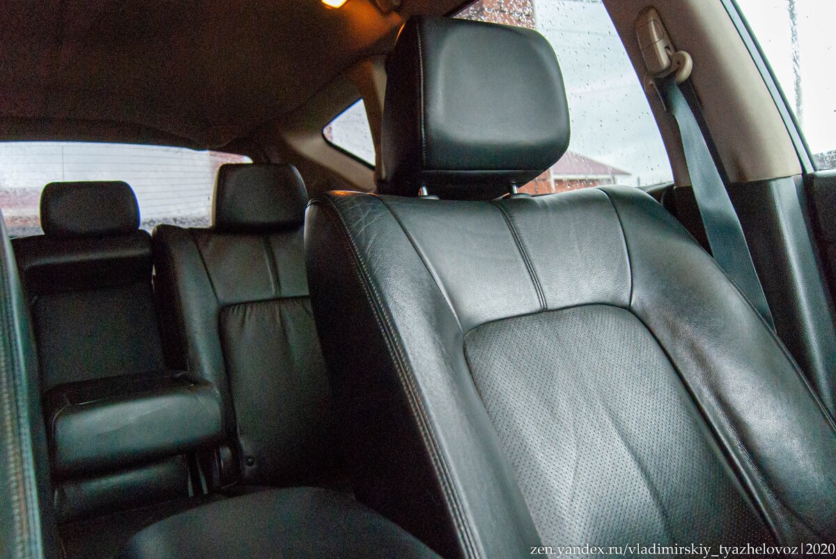 Взять хотя бы эти сидения из натуральной кожи отличного качества