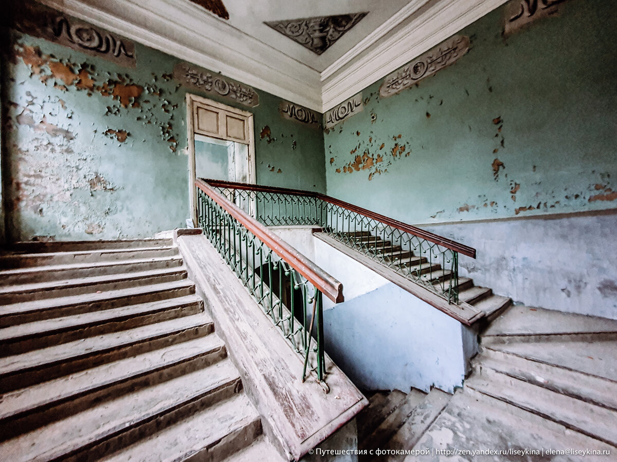 Заброшенные дворцы и усадьбы в России. 10 моих фотографий про то, как они сейчас выглядят внутри