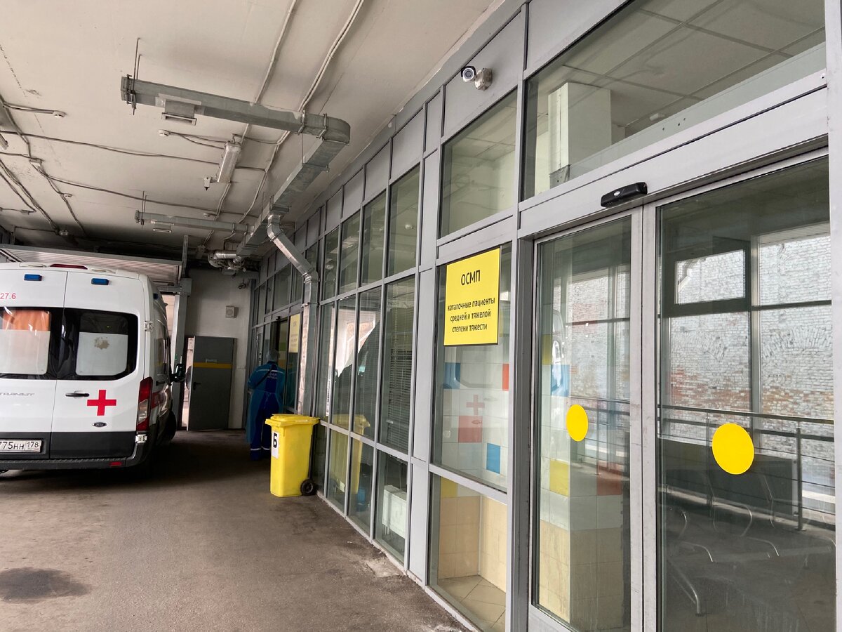 Вам придётся идти в приемное отделение и пройти всех поступающих в больницу пациентов, но на это ты уже не обращаешь внимание.