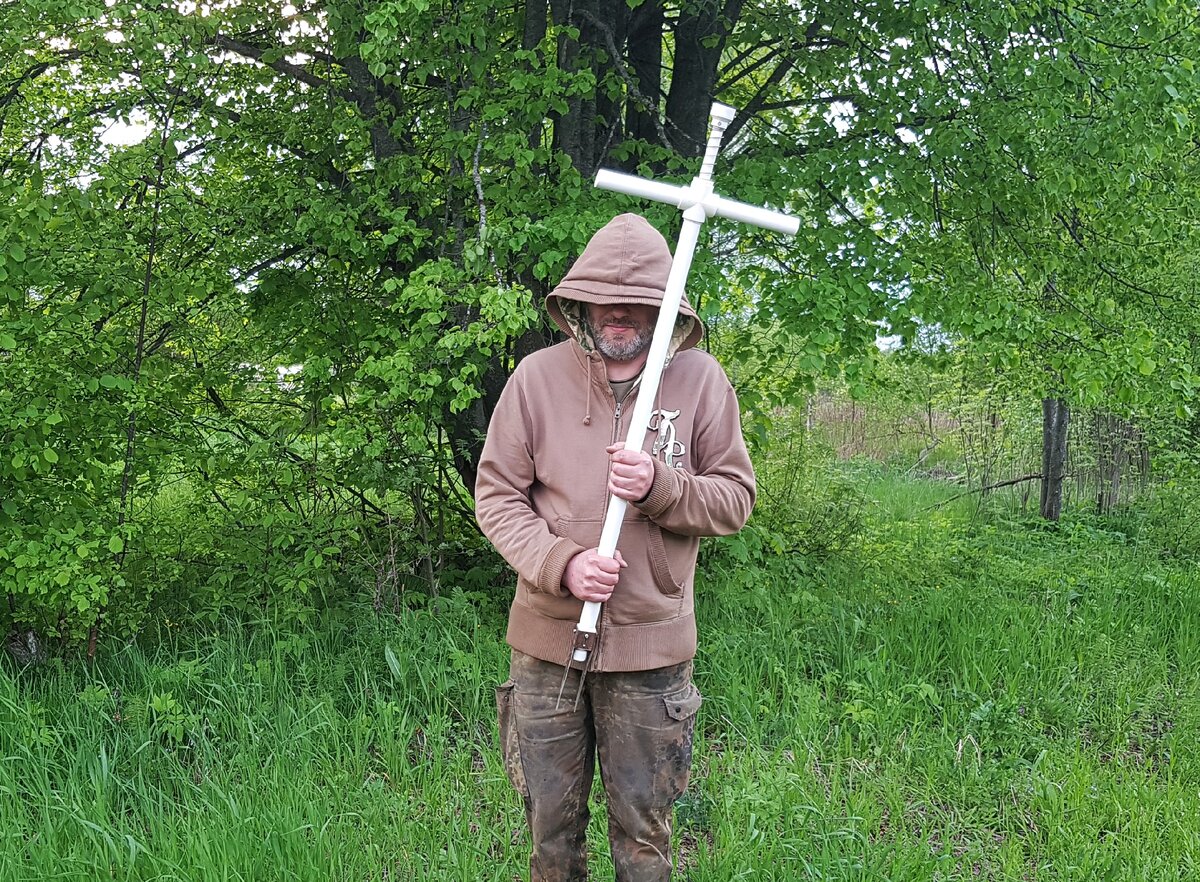 Автор со своим самодельным инструментом)))