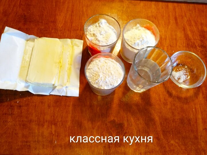 Набор продуктов для тортовых коржей.