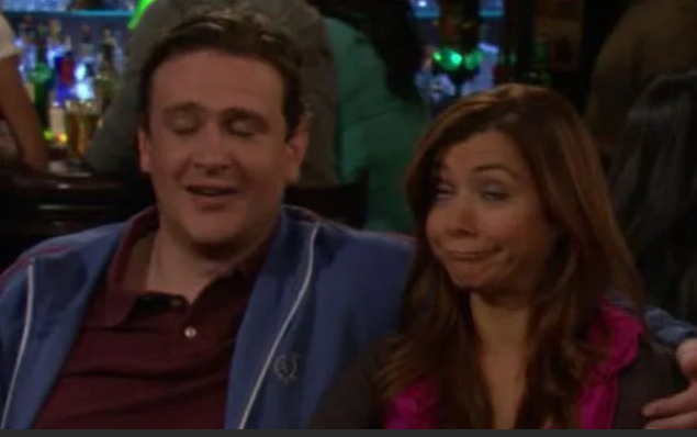 просто для  примера. Фильм, поставленный "на паузу" посередине сцены. Вид довольно таки глупый.