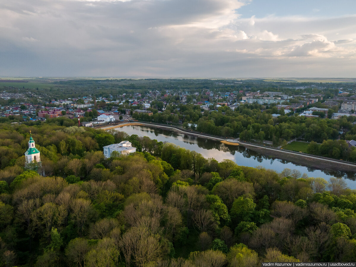 Давайте посмотрим на это важное событие и порадуем свой взор давно забытыми и обретенными вновь видами! И, кстати: вам удалось застать пруды в Богородицке до того, как их начали восстанавливать?

2
Дата фотографий: 22 мая 2020 года.
