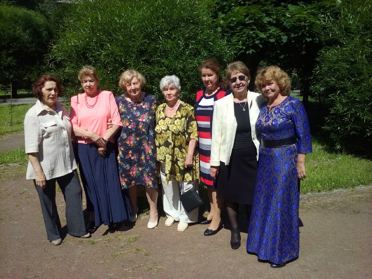 Мамины подружки .