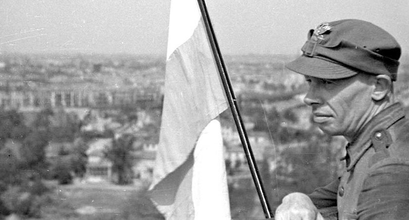 Польский флаг в Берлине, 1945 год