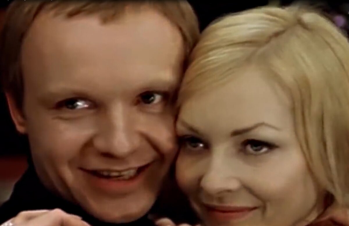 Кадр из фильма "Ирония судьбы, или С легким паром!"Андрей Мягков и Барбара Брыльска.