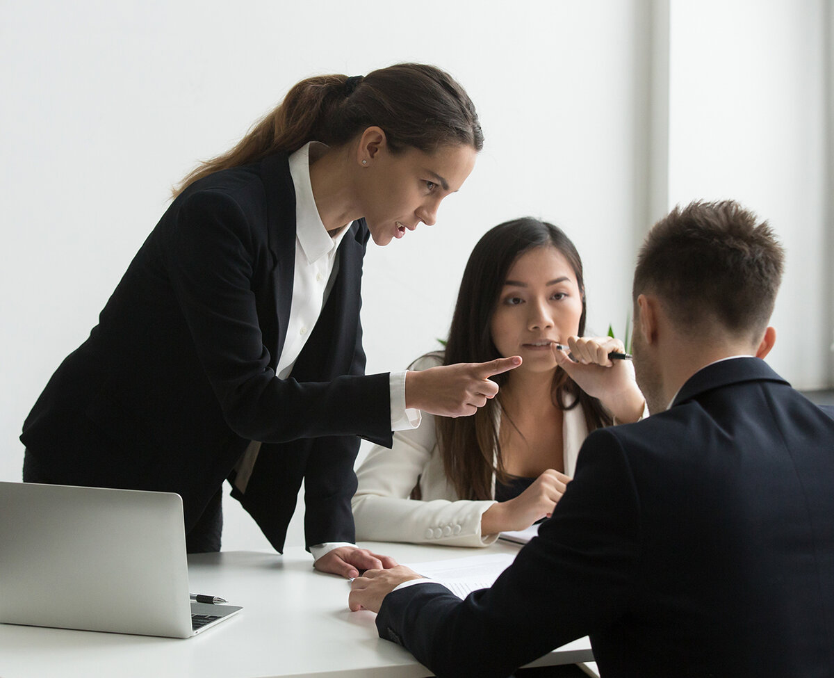 А вы сталкивались с буллингом на работе?