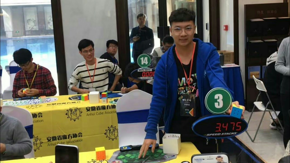 Источник: YouTube (Топ 5 рекордов по сборке кубика Рубика)