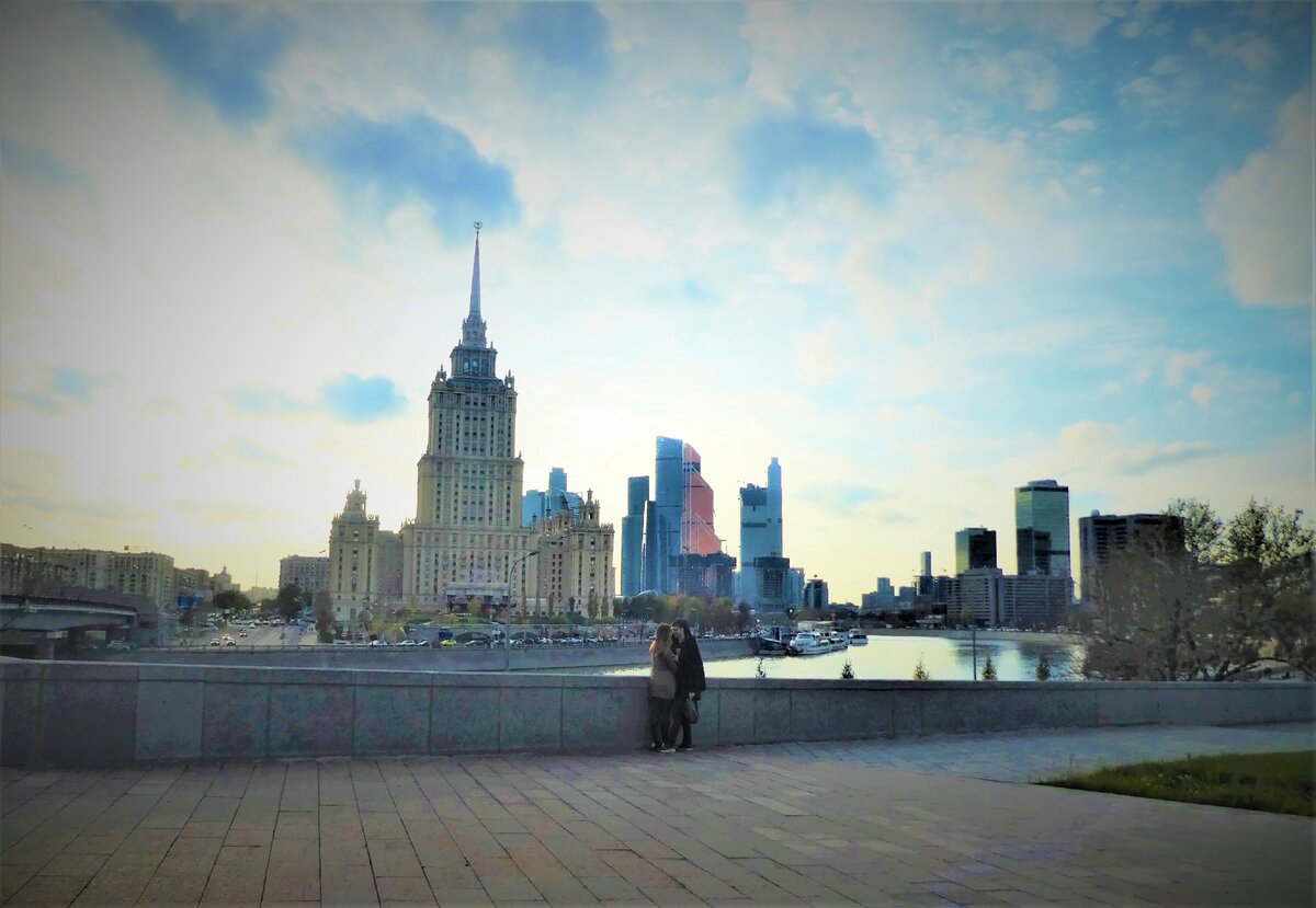 Жители Москвы совершенно не ставят себе задачи похвастаться или выпендриться. Просто живут как живут... 